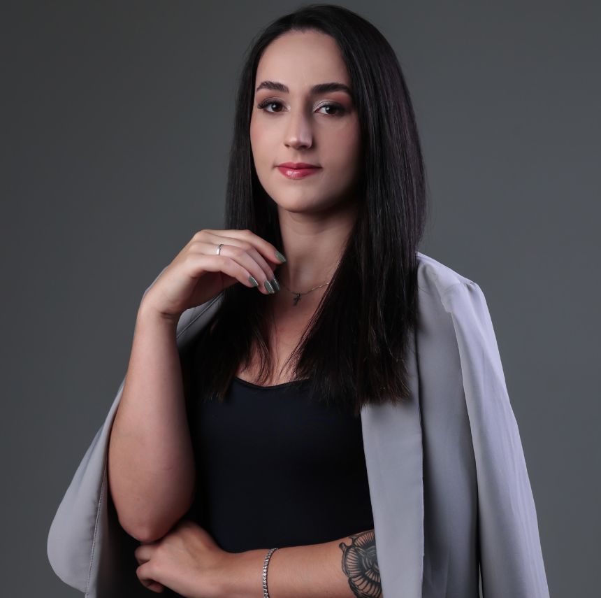 Retrato de Tuanne Larissa, especialista em cílios e sobrancelhas